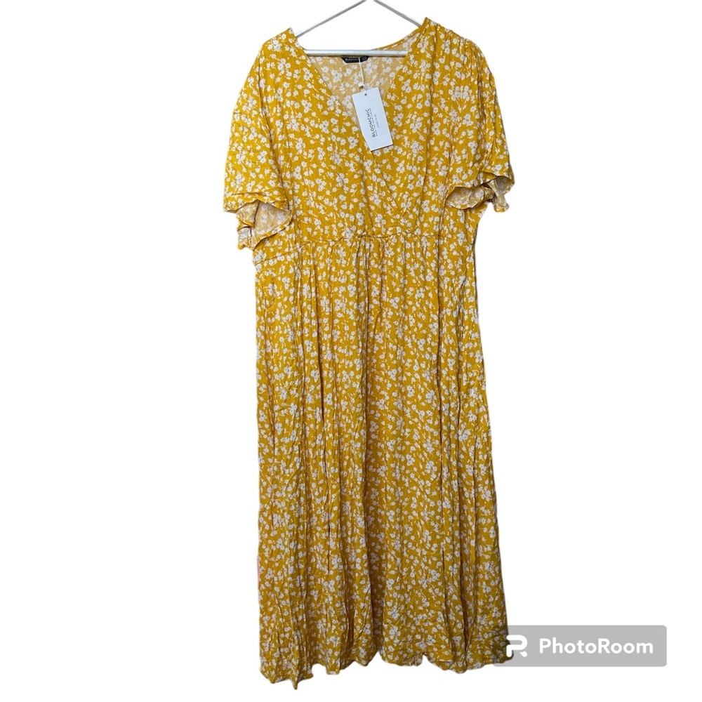 NWT BloomChic Yellow and White Floral Dress Size 22